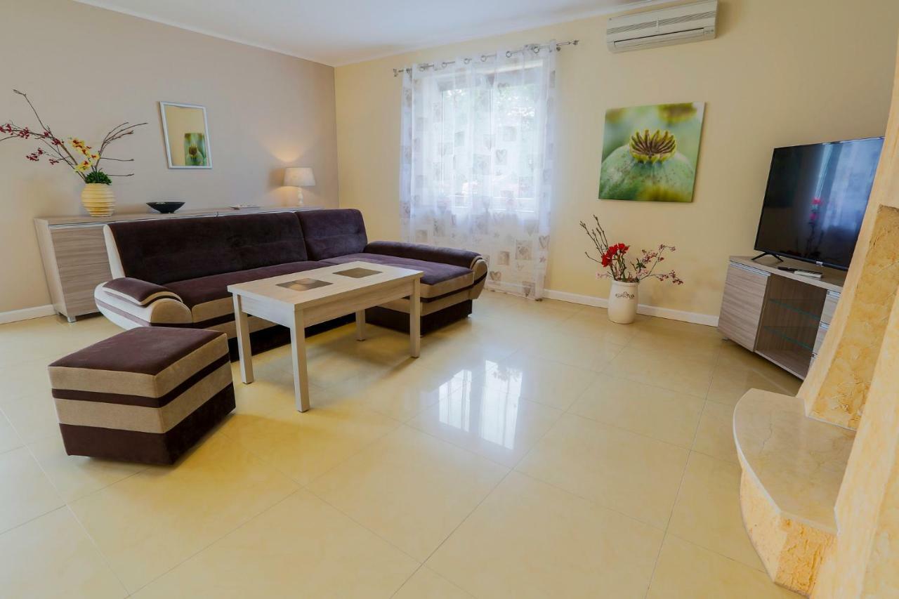 Louisapark Villa Lagow  Exterior photo